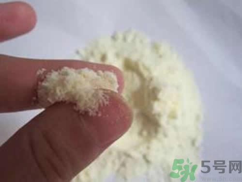 怎么判斷奶粉有沒有變質(zhì)？判斷奶粉變質(zhì)的方法