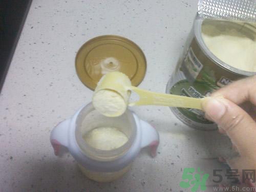 怎么判斷奶粉有沒有變質(zhì)？判斷奶粉變質(zhì)的方法