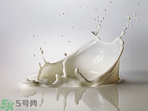 一天喝多少牛奶最好？牛奶一天喝多少合適？