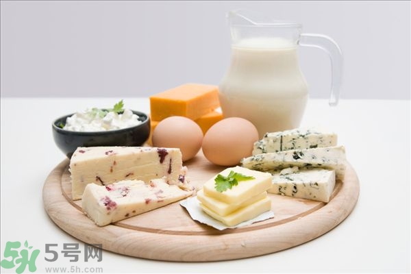 一天喝多少牛奶最好？牛奶一天喝多少合適？