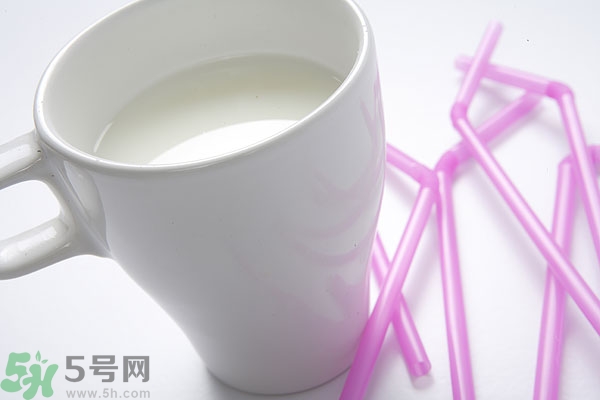 羊奶和牛奶哪個營養(yǎng)高?牛奶與羊奶哪個營養(yǎng)更好？