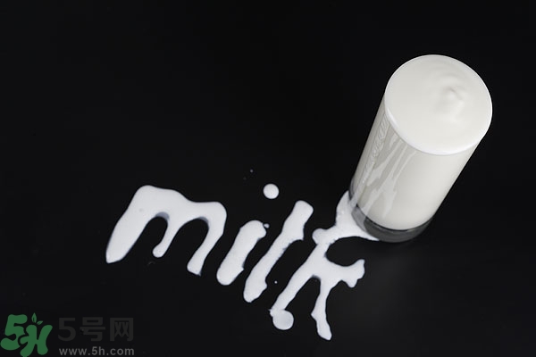 一天喝多少牛奶最好？牛奶一天喝多少合適？