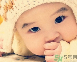 小孩指甲發(fā)白是怎么回事？小孩指甲發(fā)白怎么辦？