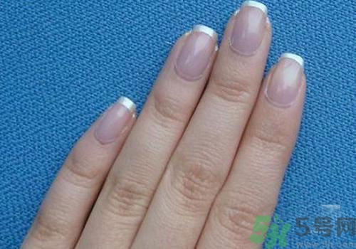 指甲發(fā)紫是什么原因？指甲發(fā)紫是怎么回事？