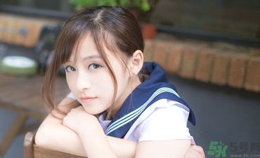 15歲月經(jīng)推遲二個月正常嗎？15歲兩個月沒來月經(jīng)是怎么回事？