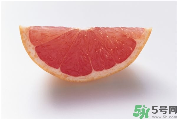 柚子的瓤是紅色正常嗎？柚子里面是紅色的能吃嗎？