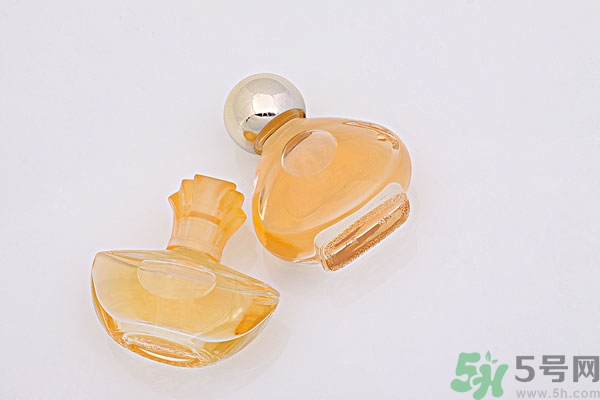 香水能掩蓋狐臭嗎？香水可以除狐臭嗎？