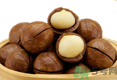 夏威夷果肉黏殼怎么辦？夏威夷果能放多久？