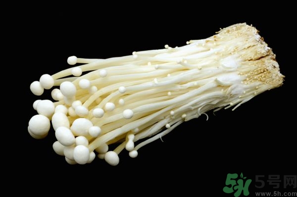 金針菇發(fā)霉了能吃嗎？金針菇長(zhǎng)白毛還能吃嗎？