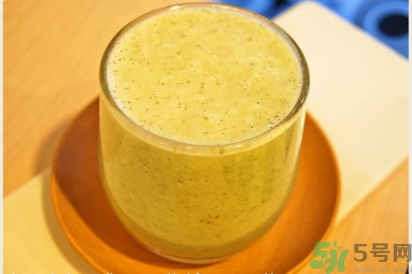 香瓜里面有紅點能吃嗎？香瓜瓤里面有紅點還能吃嗎？