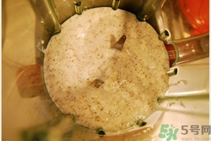 香瓜里面有紅點能吃嗎？香瓜瓤里面有紅點還能吃嗎？