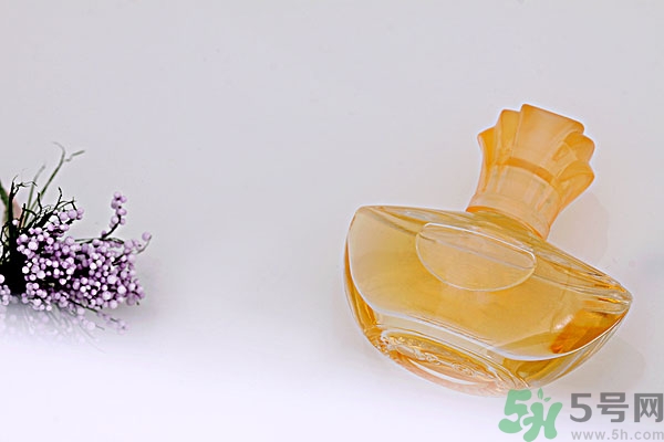 香水能掩蓋狐臭嗎？香水可以除狐臭嗎？
