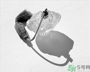 香水過(guò)敏了怎么辦？噴香水對(duì)身體有害嗎？