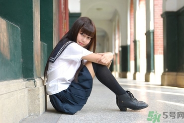 13歲來月經(jīng)正常嗎？13歲大便出血是怎么回事？