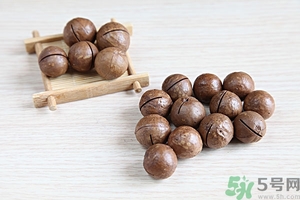 夏威夷果發(fā)黃好不好？夏威夷果這么硬怎么吃？