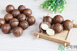 夏威夷果發(fā)黃好不好？夏威夷果這么硬怎么吃？