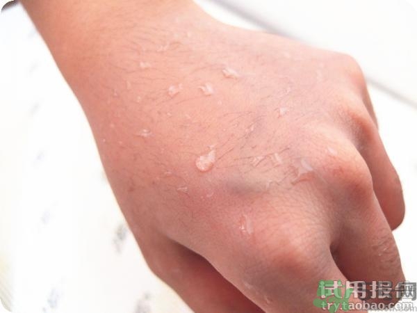 安耐曬為什么那么稀？安耐曬是水狀液體的嗎？
