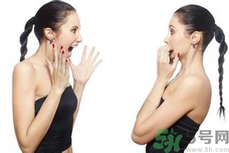 女人為什么一個胸大一個胸??？女人的兩個胸為什么不一般大？