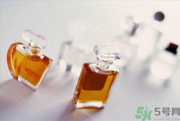 香水噴到臉上去了怎么辦？怎么噴香水才是正確的？