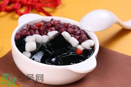 仙草是龜苓膏嗎？仙草和龜苓膏的區(qū)別？