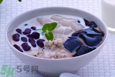 仙草是龜苓膏嗎？仙草和龜苓膏的區(qū)別？