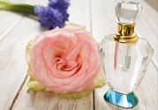 香水噴到嘴巴里怎么辦？香水噴到眼睛里怎么辦？
