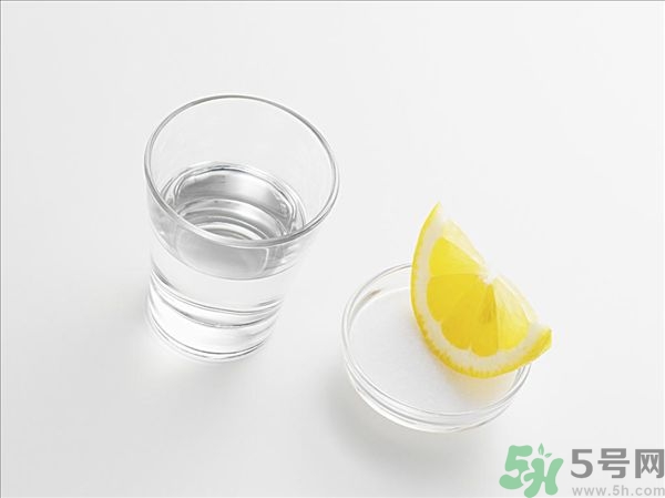 中暑喝鹽水有用嗎？中暑可以喝牛奶嗎？