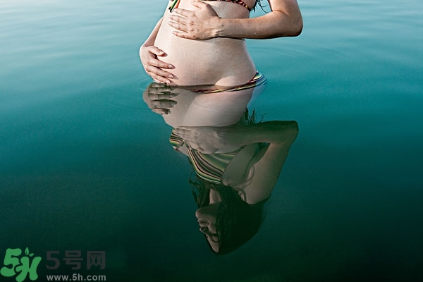 懷孕能浮潛嗎？備孕可以游泳嗎？有影響嗎？