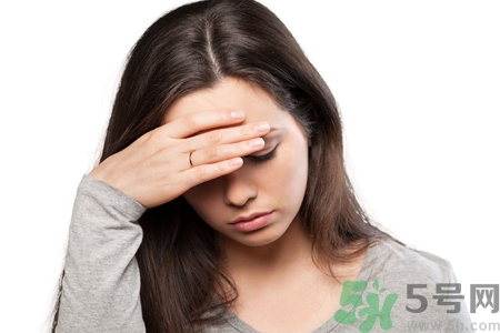 女人濕氣重的癥狀有哪些？女人濕氣重有什么表現(xiàn)？