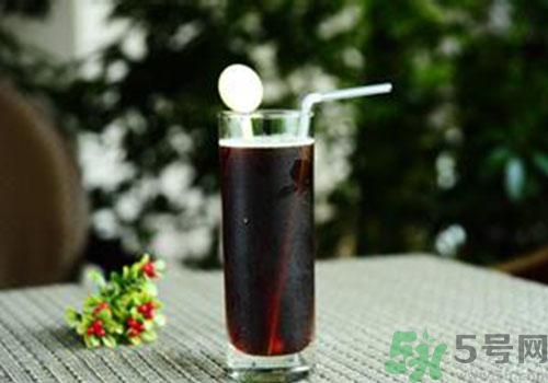 雪碧和可樂哪個(gè)對(duì)身體的危害更大？雪碧和可樂哪個(gè)好？