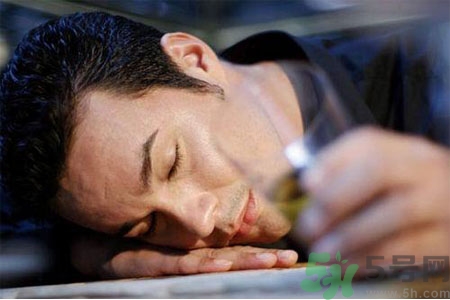 男人濕氣重的表現(xiàn)有哪些？男人去除濕氣的方法有哪些？