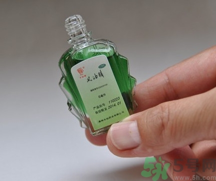 把風(fēng)油精涂在蛋蛋上會(huì)怎么樣?把風(fēng)油精涂在蛋蛋上是什么感覺(jué)