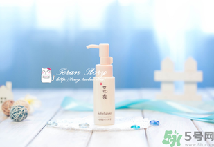 卸妝油好用還是卸妝水好用？卸妝油和卸妝水哪個好？