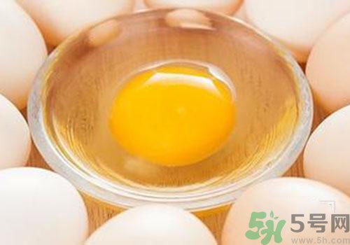 蛋黃和蛋白哪個更有營養(yǎng)？吃蛋黃有什么好處？