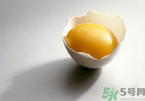 蛋黃和蛋白哪個更有營養(yǎng)？吃蛋黃有什么好處？