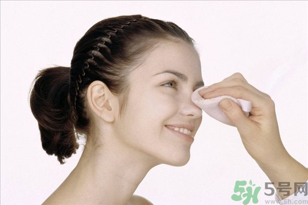 用卸妝水洗臉后還需用洗面奶嗎？卸妝水洗臉后可以不用洗面奶嗎？