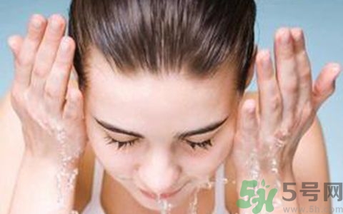 卸妝能用橄欖油嗎？橄欖油可以用來(lái)卸妝嗎？