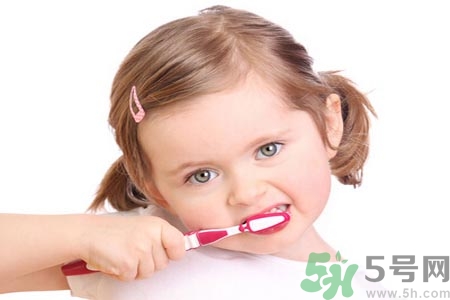 寶寶口腔潰瘍?cè)趺崔k？治療寶寶口腔潰瘍方法有什么？
