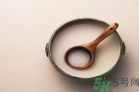 米酒變黃了是什么原因？米酒變黃了還能吃嗎？