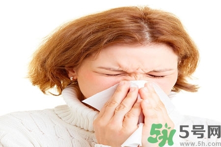 怎么樣用生理鹽水清洗鼻腔？用生理鹽水清理鼻腔的方法？