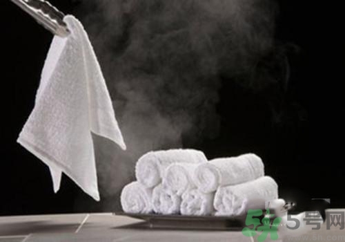眼睛腫了用冷水敷還是熱水敷？眼睛腫了怎么辦？