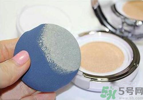 bb霜和氣墊bb的區(qū)別 bb霜和氣墊bb哪個(gè)好？