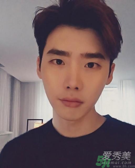 李鐘碩發(fā)型是什么？姜哲發(fā)型是什么？