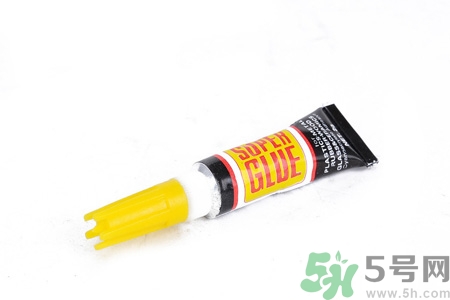 502膠水怎么洗？如何祛除衣服上的膠水？