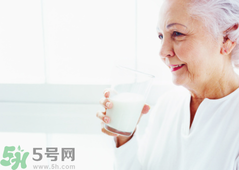 老年人骨質(zhì)疏松吃什么好？骨質(zhì)疏松應(yīng)該如何預(yù)防？