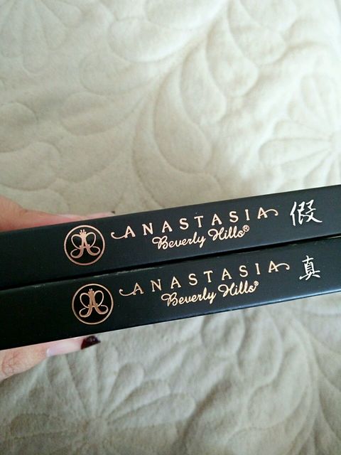 Anastasia修容盤(pán)真假辨別圖 Anastasia修容盤(pán)真?zhèn)舞b別對(duì)比