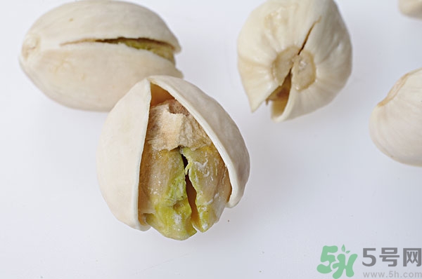 開(kāi)心果和啤酒能一起吃嗎?開(kāi)心果和啤酒一起吃會(huì)怎么樣