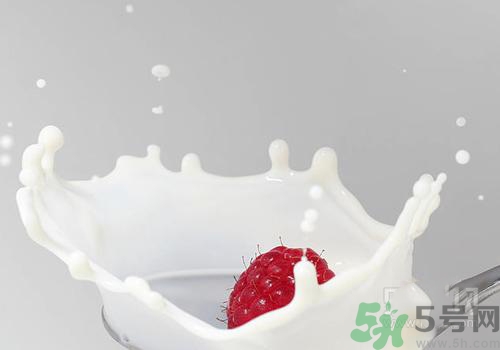 有機奶粉和配方奶粉有什么區(qū)別？有機奶粉和配方奶粉哪個好？