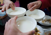喝糯米酒能豐胸嗎？喝米酒能護膚嗎？
