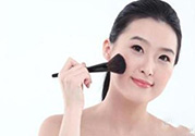 bb霜能涂在眼睛周?chē)鷨幔縝b霜涂在眼睛周?chē)惺裁春μ帲?></a>
<p class=